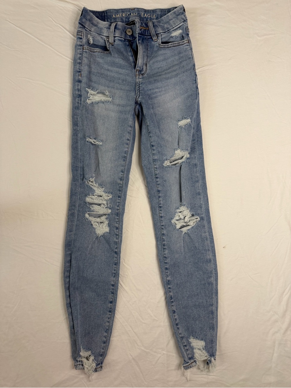 American Eagle Outfitters Light Wash Distressed Skinny Jeans size 000